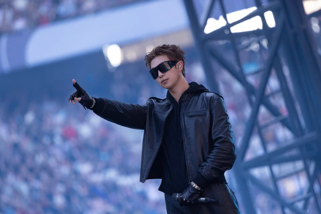 グッチのクラフツマンシップがBTSのRMと融合、パリのライブで観客を魅了した絢爛たる装い