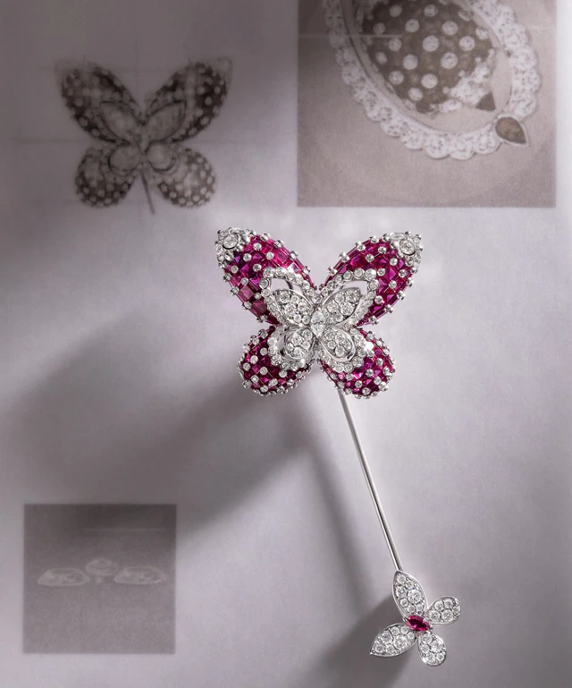 グラフのサヴォアフェールを結集した12の芸術品、パリのオートクチュールを彩った可変式ブローチ