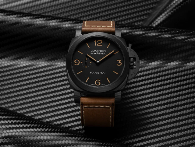 パネライの新作「ルミノール マリーナ」PAM01707、カーボテックで刷新された3代目の44mmモデル