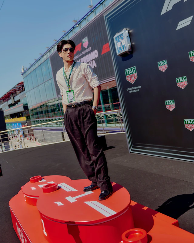 ENHYPENのJAY、タグ・ホイヤー「カレラ クロノグラフ スポーツ」でF1の熱気を体感