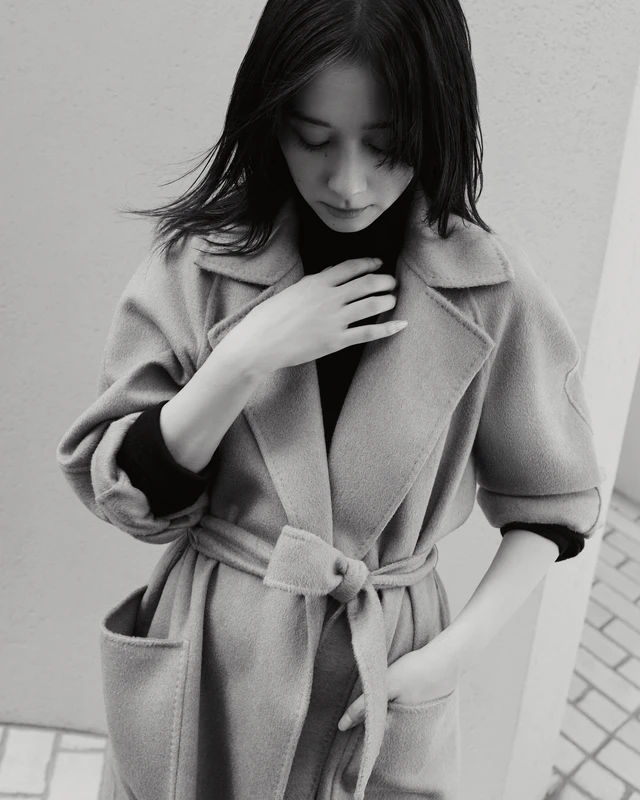 マックスマーラ「Ready Coat」、堀田真由が纏うピュアキャメルの新アイコンと現代的な女性像
