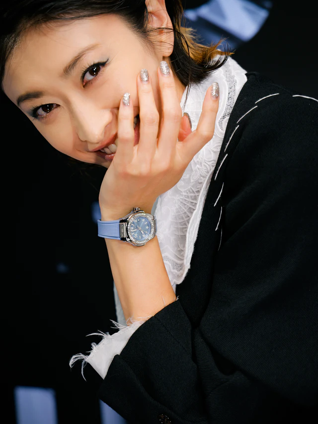 ウブロ「HUBLOT NIGHT」に山田優が新作を纏って来場、コールブルーの