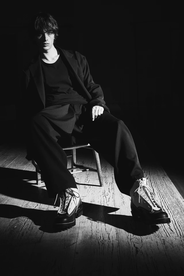 ヨウジヤマモト POUR HOMME × WESCO、史上初のホワイトレザーで仕上げた特別なワークブーツ