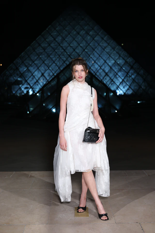 エヴァー・アンダーソン @ディオール 「LE GRAND DINER DU LOUVRE」