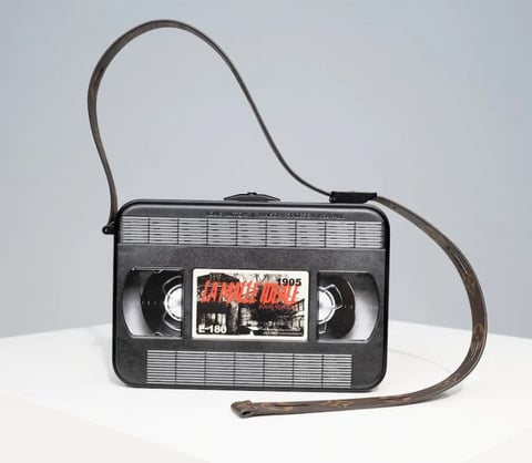 懐かしいビデオカセットテープがモチーフに ルイ ヴィトン 年春夏バッグ シューズ Brand Joy