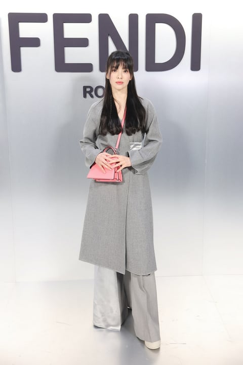 #フェンディ 2023-24年秋冬 ウィメンズコレクションに、#川口春奈 