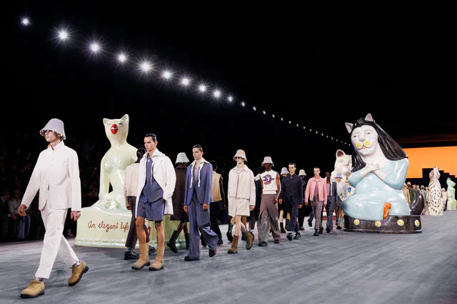 【オシャレ♪】DIOR × ヒルトン・ネル コラボ スウェットシャツ 2406272-(2)-1200wi.webp