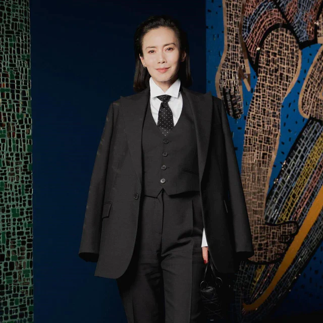 ディオールファインジュエリー 中谷美紀が2024-2025年秋冬 オートクチュール コレクション ショーで「ボワ ドゥ ローズ」を着用