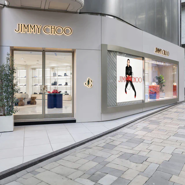 ジミーチュウ JIMMY CHOO 表参道ブティックを洗練された新空間でリニューアルオープン