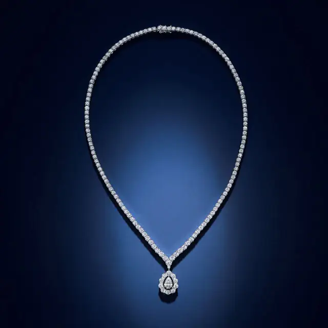 ロイヤル・アッシャー(ROYAL ASSCHER)雫のきらめき、ロイヤル・アッシャー・シグニチャーカット コレクションよりペアシェイプカットの新作ジュエリーを発表