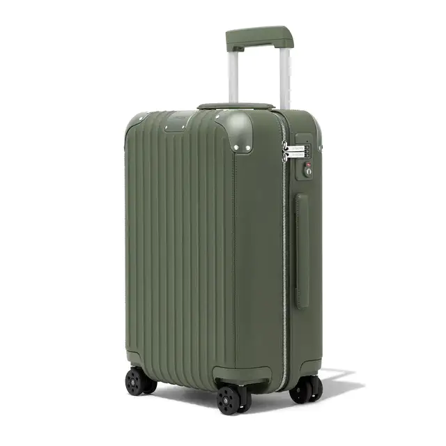 リモワ RIMOWA 唯一のレザーコレクション「Distinct」に、秋の深みを感じさせる新色「オリーブ グリーン」が登場