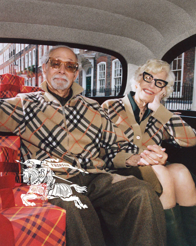 バーバリー 家族や友人と過ごす温かな時間“Wrapped In Burberry
