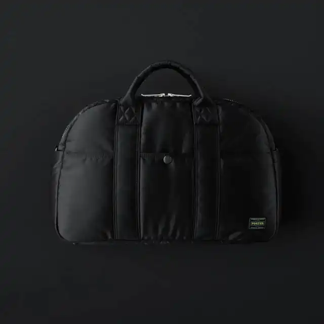 吉田カバン 「TANKER」シリーズに待望のブラックが登場、サステナビリティと機能性を両立した新素材