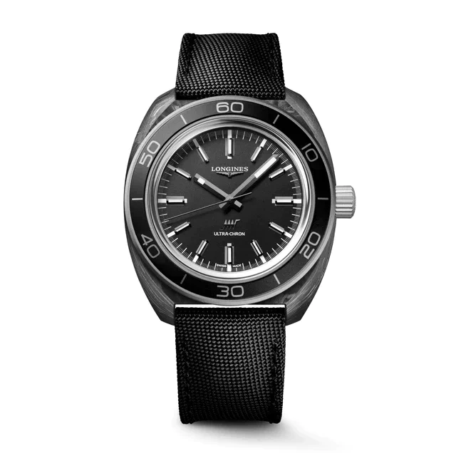 ロンジン 高振動ムーブメントと革新素材が融合した「ウルトラ-クロン」のカーボンモデル発売