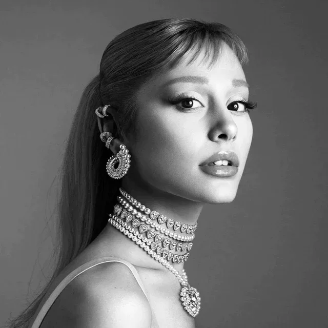 スワロフスキー アリアナ・グランデとの初コラボ ARIANA GRANDE x SWAROVSKI CAPSULEコレクション発表