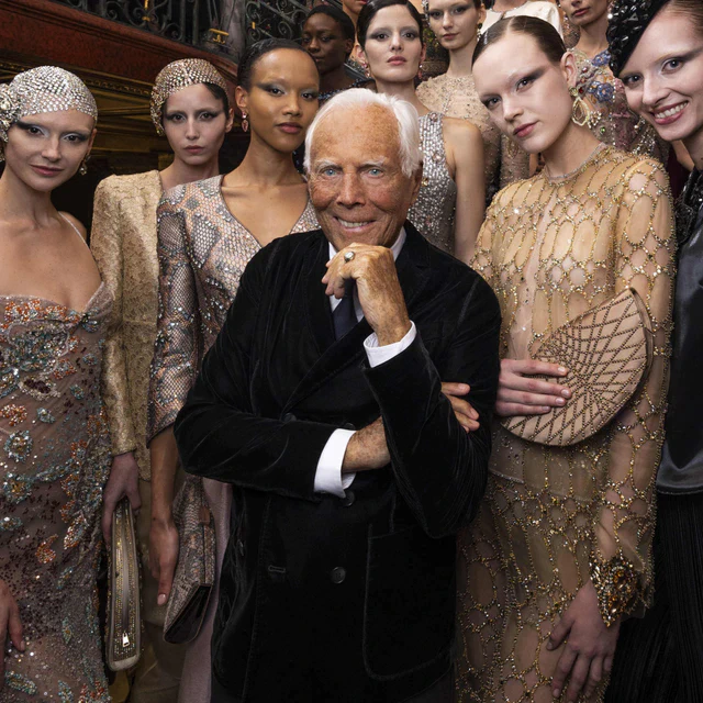 ジョルジオ アルマーニ 50年にわたる創造の軌跡を辿る「ARMANI