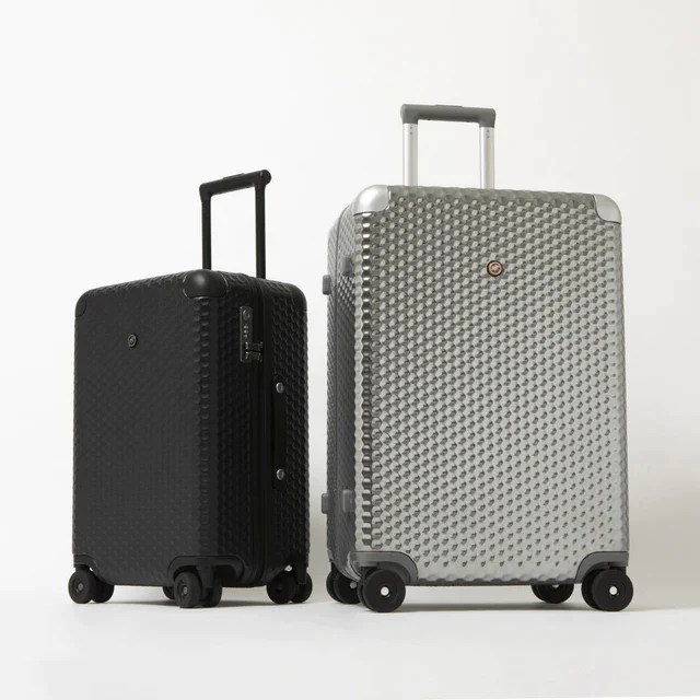 ハンティングワールド 冒険心を刺激するトロリーバッグ「シリウス」に新サイズが登場