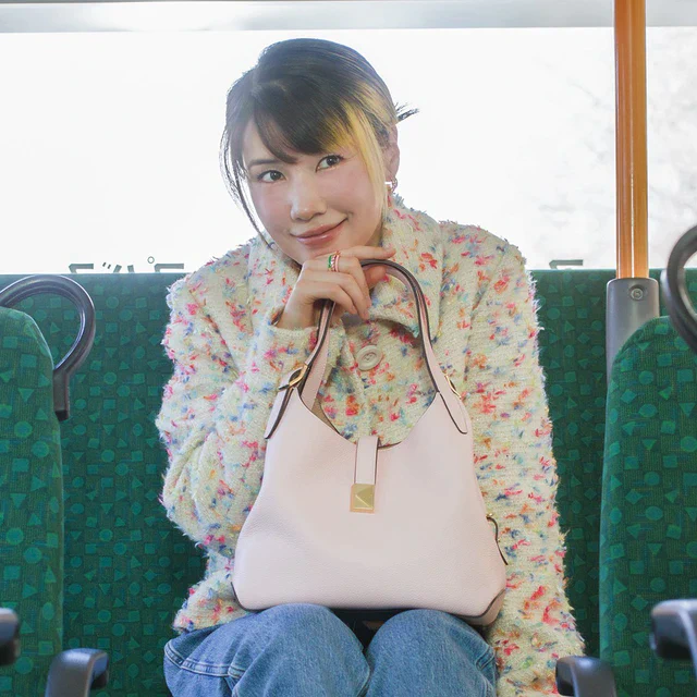 ケイト・スペード  ニューヨーク 仲 里依紗 主演のショートムービー公開、「デコ」が彩る2025年春コレクション