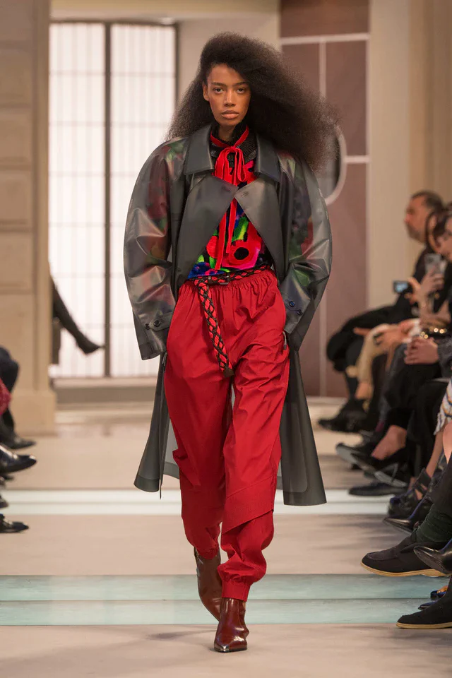 ルイ・ヴィトン 鉄道の旅をテーマにした、2025年秋冬ウィメンズ