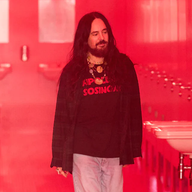 ヴァレンティノ アレッサンドロ・ミケーレが描く「メタ劇」と親密さの概念、25/26年秋冬コレクションを発表