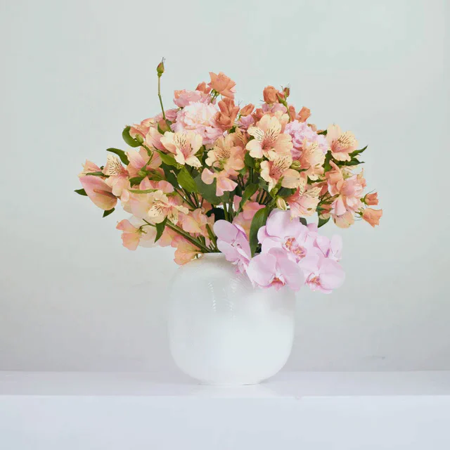 ウェッジウッドの花瓶で毎日に彩りを、人気フローリストが提案する Art of Flowers