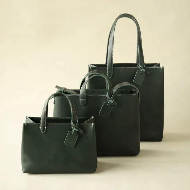 土屋鞄「ディアリオ」シリーズに新たな表情、限定色ディープグリーンとともに登場した新作3型