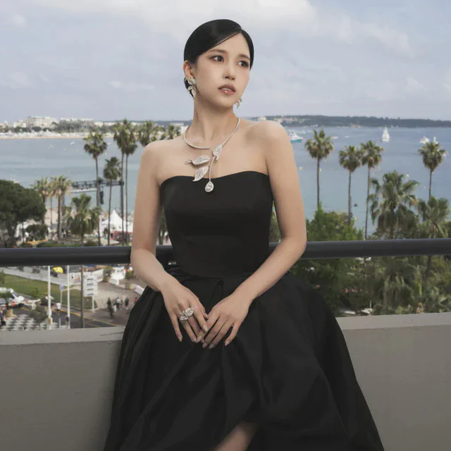 ブシュロンのジャパンアンバサダー、MINAがカンヌ国際映画祭のレッドカーペットに新作ハイジュエリーを纏って登場