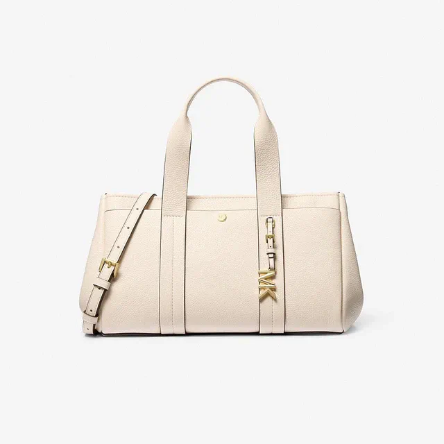 マイケル・コース 2025年プレフォール キャンペーン、Fouquet’s New Yorkが舞台のラグジュアリーな物語