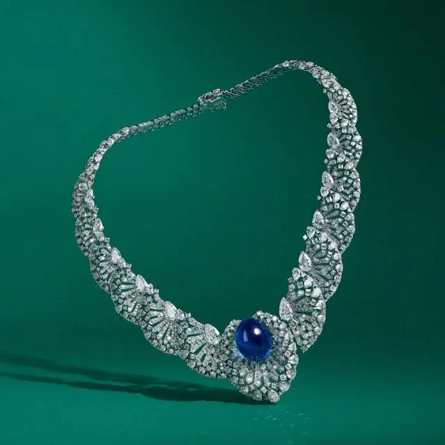 カルティエが新作ハイジュエリー「アン エキリーブル」を発表、均衡と対比が紡ぐ新しいハーモニーのかたち