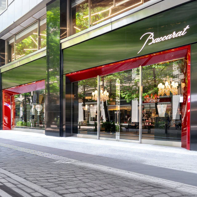 バカラの伝統美と現代感覚が響き合う新店舗、丸の内で輝く「バカラショップ 丸の内」と「B bar Marunouchi」の物語