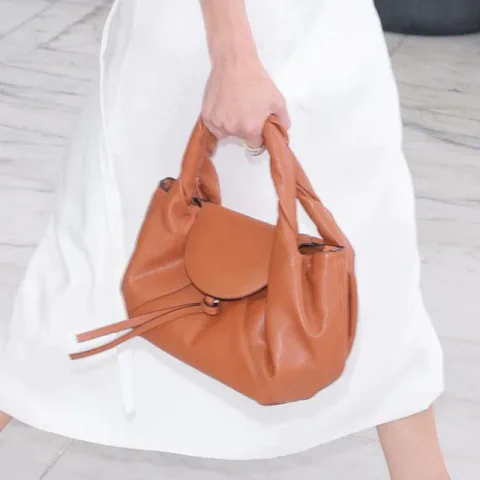 フェンディ2025-26年秋冬ウィメンズコレクション「フェンディ スパイ（FENDI Spy）」