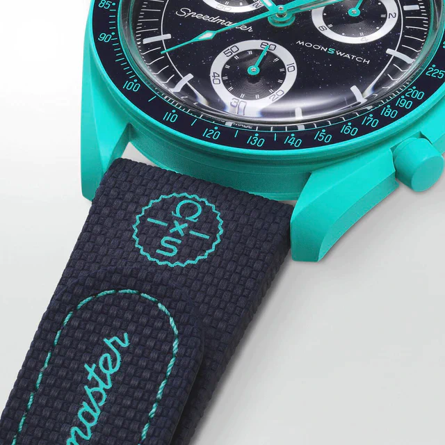 Bioceramic MoonSwatchに新たな魅力を加えるラバーストラップが登場