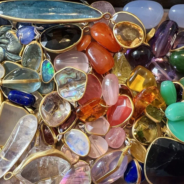 バーニーズ ニューヨーク ジュエリーの力で文化と社会をつなぐ、ピパ スモールのアートピースが集結