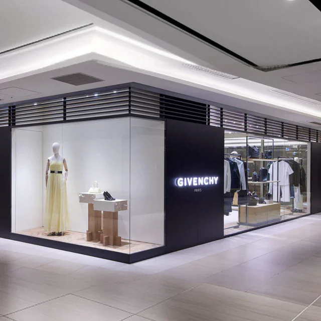 ジバンシィ サラ・バートンの美学が息づく、GINZA SIX新ストアが始動