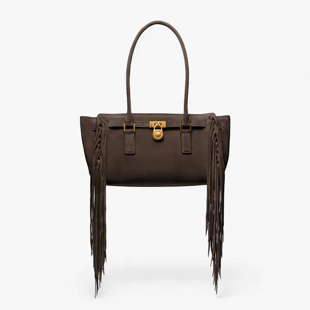 マイケル・コース ブランドアンバサダーのスキ・ウォーターハウスとローガン・ラーマンが魅せる2025 年秋キャンペーンを発表