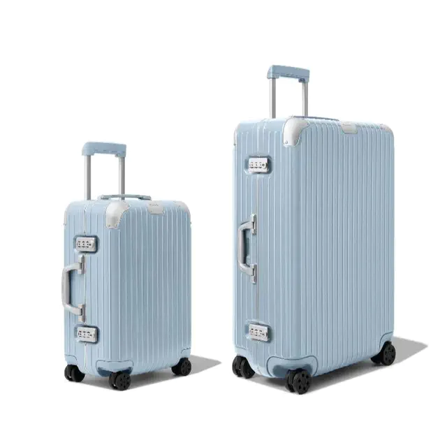リモワ「Hybrid」にシーズン限定スカイブルー登場、短期から長期旅行まで3サイズ展開