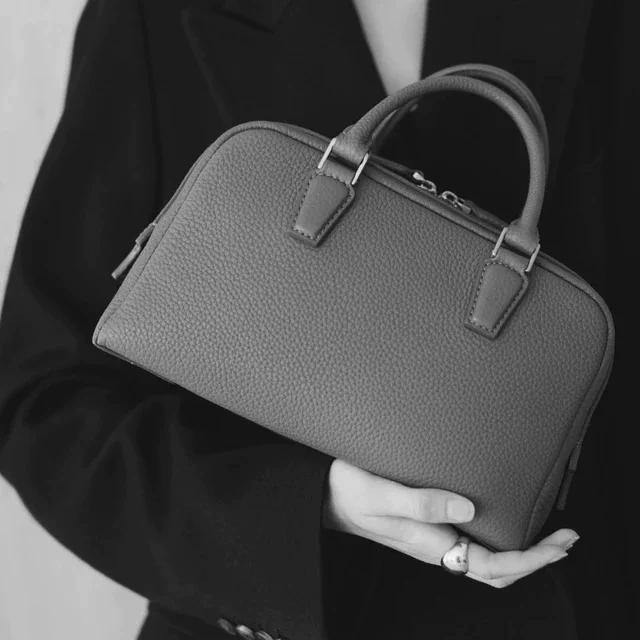土屋鞄「TSUCHIYA Class」誕生、本質を求める女性へ贈るハイエンドライン