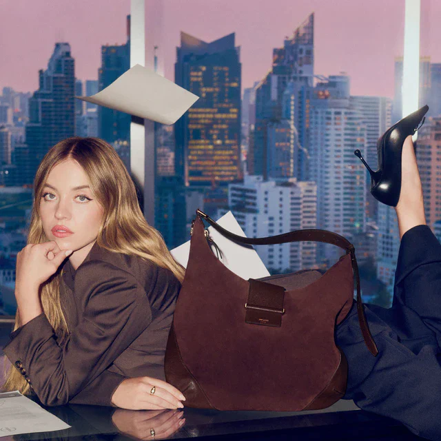 ジミーチュウ JIMMY CHOO  シドニー・スウィーニー再登場、ファンタジックな“変身の力”キャンペーンを公開