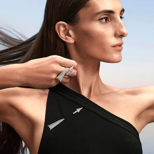 ブシュロン「フレシュ」新作登場、矢のモチーフが描く力強さと繊細さ