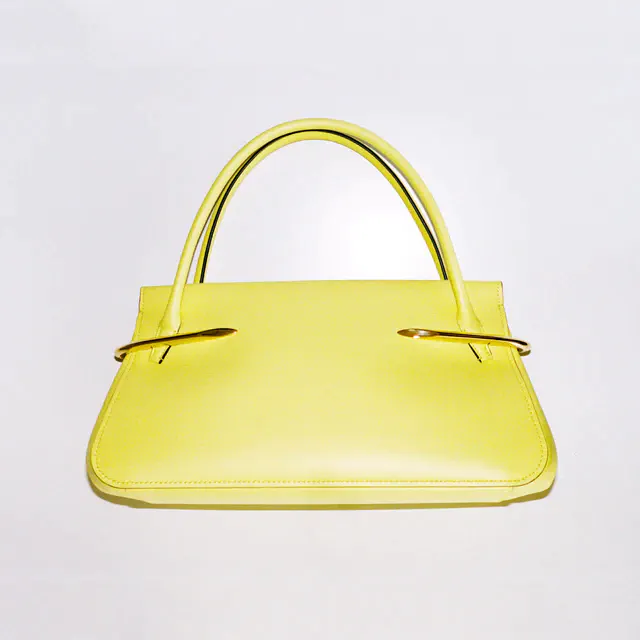 ジバンシィ サラ・バートンが手がけた新作バッグ「ピンチ」、3サイズ・多彩なカラーで展開