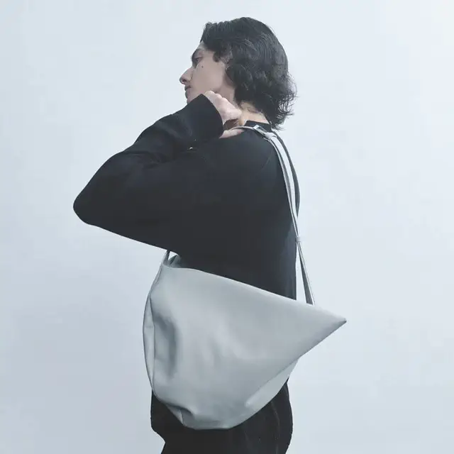 ヨウジヤマモト discord Yohji Yamamoto 25AW最新作「MADE IN ITALY」バッグコレクション、イタリアの技巧で磨かれた三つの姿