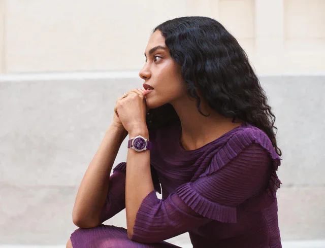 楕円ケースに流れるダイヤモンド、繊細な仕上げ、COSC認定ムーブメントを備えたレディ プレミエ