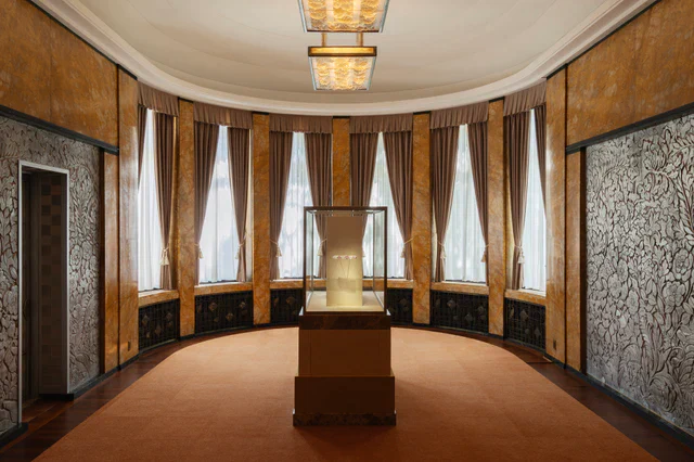 永遠なる瞬間 ヴァン クリーフ＆アーペル ― ハイジュエリーが語る