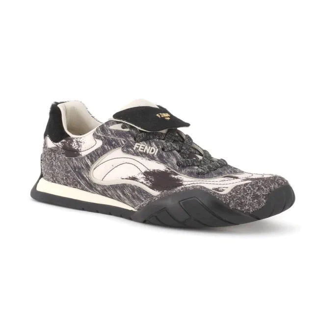 フェンディが放つ新たな一歩、新作スニーカー「フェンディ ウェイブ パルス」登場