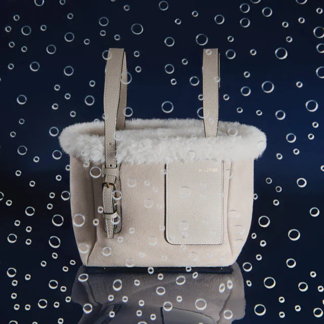 ヴァレクストラが銀座三越でPOP UPを開催、冬を彩る新作バッグコレクション