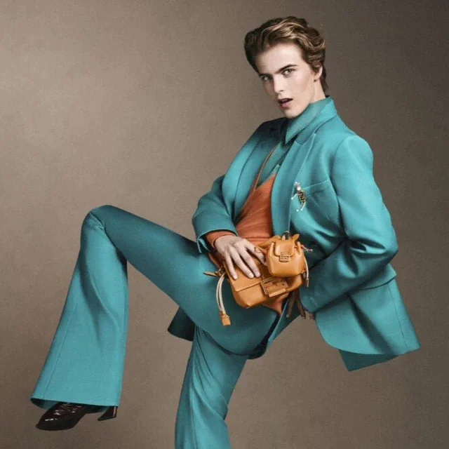 フェンディ 2026年春夏 プレコレクションが描く、80年代の再解釈と未来への遊歩