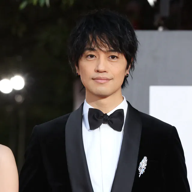 ブリオーニを纏う斎藤工が見せた端正な存在感、第38回東京国際映画祭レッドカーペットに登場