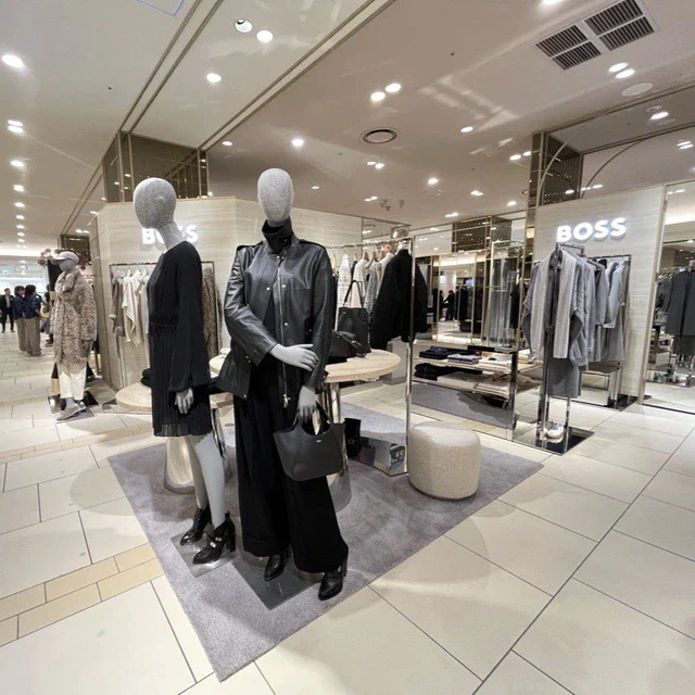ヒューゴボス BOSSウィメンズ ショップ梅田阪急がリニューアル、テーラリングの美学を体現する新空間へ