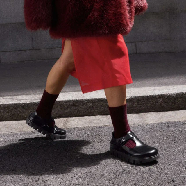 ビルケンシュトック 「PARIS CHUNKY」登場、Tストラップが主役の新時代チャンキーソールモデル