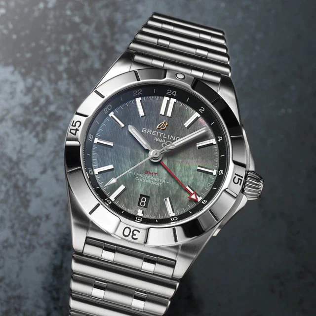 ブライトリング 旅を支える日本限定「クロノマット GMT」、ブラックMOPダイヤルで華やかに登場